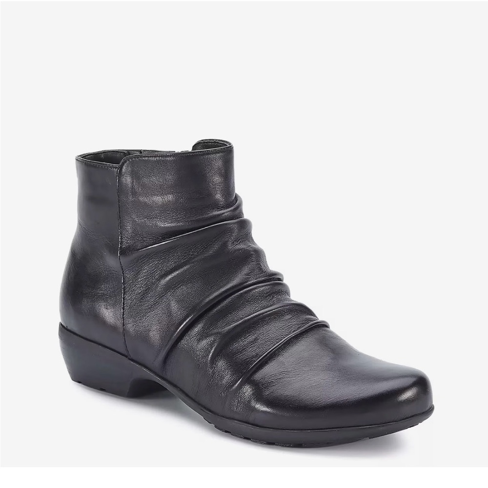 Walking Cradles Leather Black Ankle Booties with Ruched Detailing